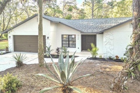 House in New Port Richey, Florida 3 bedrooms, 196.21 sq.m. № 2431004 - photo 2