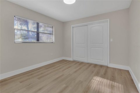 House in New Port Richey, Florida 3 bedrooms, 196.21 sq.m. № 2431004 - photo 25