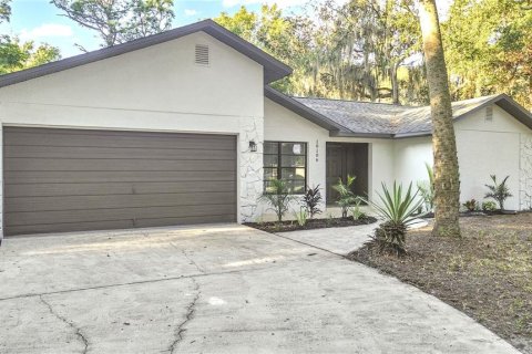 House in New Port Richey, Florida 3 bedrooms, 196.21 sq.m. № 2431004 - photo 3