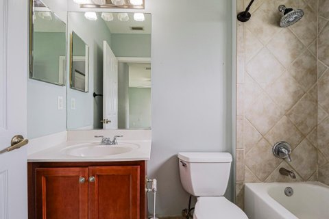 Condo in Vero Beach, Florida, 2 bedrooms № 2188146 - photo 21