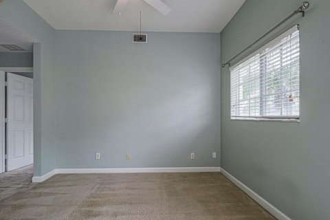 Condo in Vero Beach, Florida, 2 bedrooms № 2188146 - photo 12