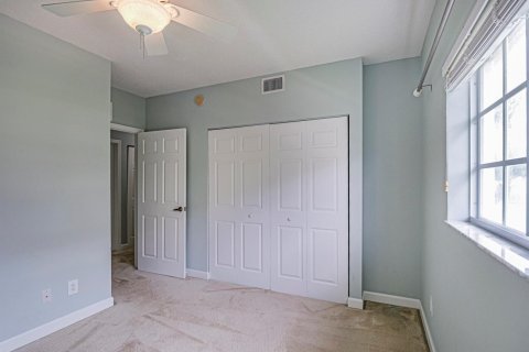 Condo in Vero Beach, Florida, 2 bedrooms № 2188146 - photo 14