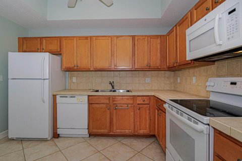 Condo in Vero Beach, Florida, 2 bedrooms № 2188146 - photo 8