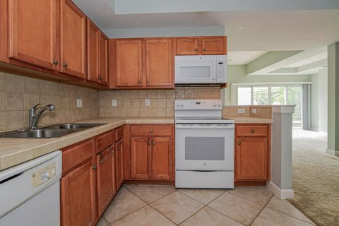 Condo in Vero Beach, Florida, 2 bedrooms № 2188146 - photo 9