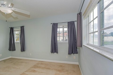 Condo in Vero Beach, Florida, 2 bedrooms № 2188146 - photo 20