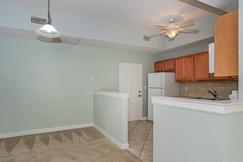 Condo in Vero Beach, Florida, 2 bedrooms № 2188146 - photo 7