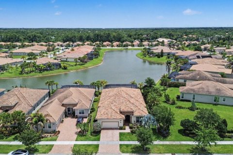 Casa en venta en Port St. Lucie, Florida, 3 dormitorios, 278.71 m2 № 2188400 - foto 3