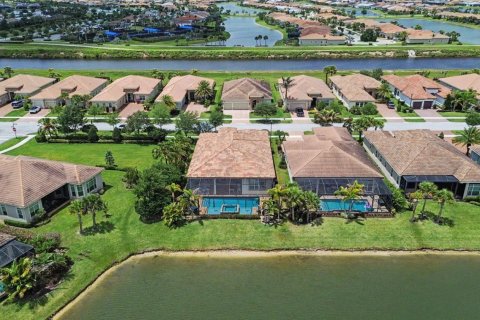 Casa en venta en Port St. Lucie, Florida, 3 dormitorios, 278.71 m2 № 2188400 - foto 4