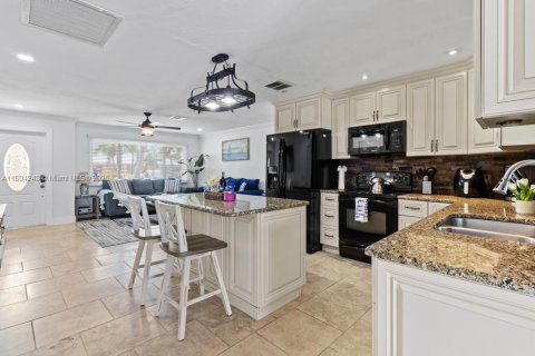 Villa ou maison à vendre à Cape Coral, Floride: 3 chambres, 153.29 m2 № 1939344 - photo 13