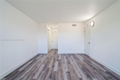 Купить кондоминиум в Майами, Флорида 1 комната, 93.09м2, № 1839316 - фото 15