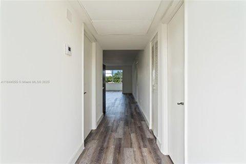 Купить кондоминиум в Майами, Флорида 1 комната, 93.09м2, № 1839316 - фото 2