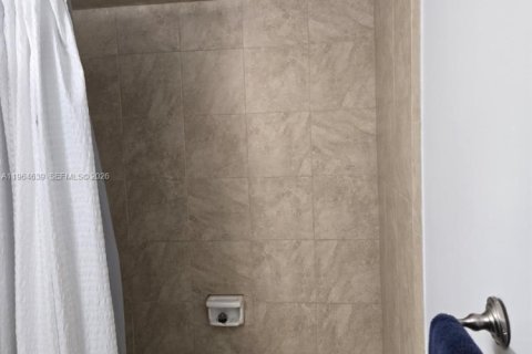 Condominio en alquiler en Lauderhill, Florida, 2 dormitorios, 90.3 m2 № 2026039 - foto 11