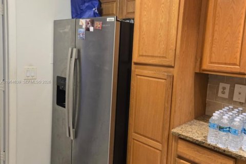 Condominio en alquiler en Lauderhill, Florida, 2 dormitorios, 90.3 m2 № 2026039 - foto 5