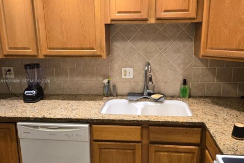 Condominio en alquiler en Lauderhill, Florida, 2 dormitorios, 90.3 m2 № 2026039 - foto 6