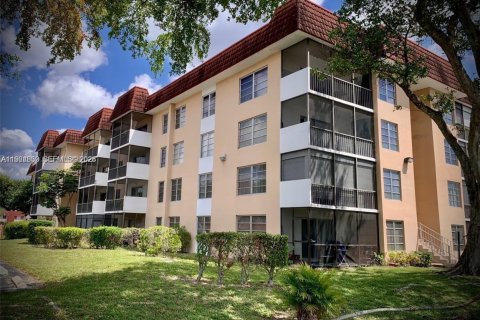 Condominio en Lauderhill, Florida, 2 dormitorios  № 2026039