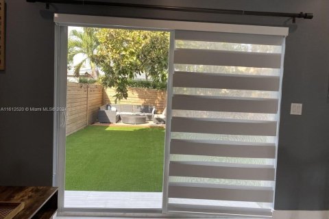 Adosado en alquiler en Miami, Florida, 3 dormitorios, 158.49 m2 № 2055034 - foto 9
