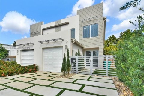 Adosado en Miami, Florida 3 dormitorios, 158.49 m2 № 2055034