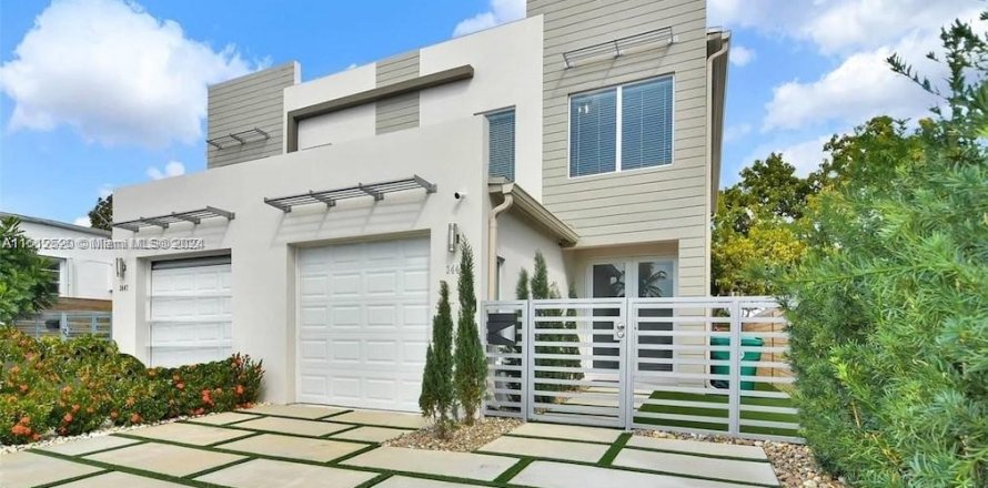 Adosado en Miami, Florida 3 dormitorios, 158.49 m2 № 2055034