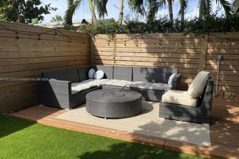 Adosado en alquiler en Miami, Florida, 3 dormitorios, 158.49 m2 № 2055034 - foto 4