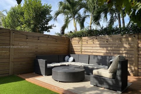 Adosado en alquiler en Miami, Florida, 3 dormitorios, 158.49 m2 № 2055034 - foto 5