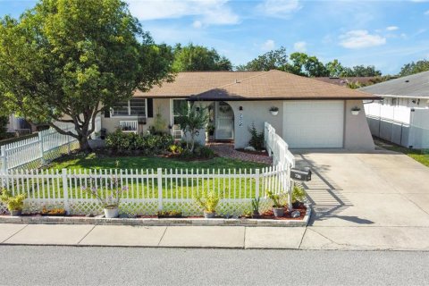 House in Port Richey, Florida 3 bedrooms, 156.63 sq.m. № 1877276 - photo 2