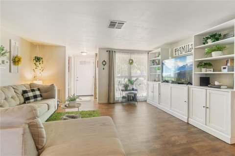 House in Port Richey, Florida 3 bedrooms, 156.63 sq.m. № 1877276 - photo 11
