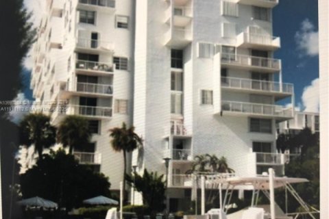 Copropriété à louer à Miami, Floride: 1 chambre, 72.65 m2 № 1966996 - photo 17