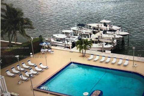 Copropriété à louer à Miami, Floride: 1 chambre, 72.65 m2 № 1966996 - photo 14