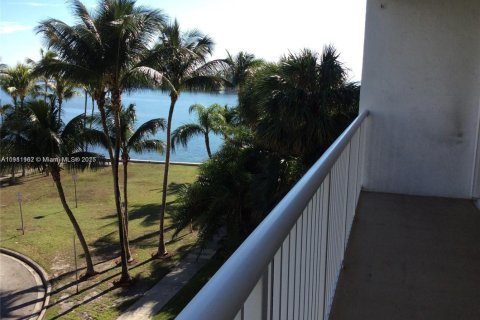 Copropriété à louer à Miami, Floride: 1 chambre, 72.65 m2 № 1966996 - photo 1