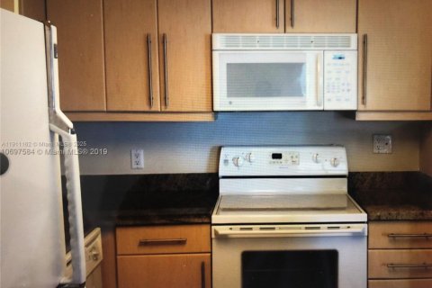 Copropriété à louer à Miami, Floride: 1 chambre, 72.65 m2 № 1966996 - photo 2