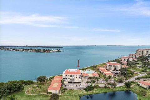 Condominio en alquiler en Saint Petersburg, Florida, 2 dormitorios, 97.55 m2 № 1591988 - foto 1