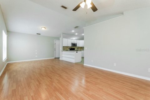 Villa ou maison à louer à Kissimmee, Floride: 3 chambres, 145.58 m2 № 2437216 - photo 7