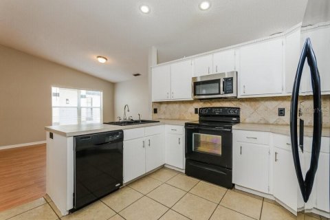 Villa ou maison à louer à Kissimmee, Floride: 3 chambres, 145.58 m2 № 2437216 - photo 9