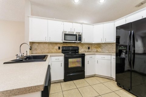 Villa ou maison à louer à Kissimmee, Floride: 3 chambres, 145.58 m2 № 2437216 - photo 8