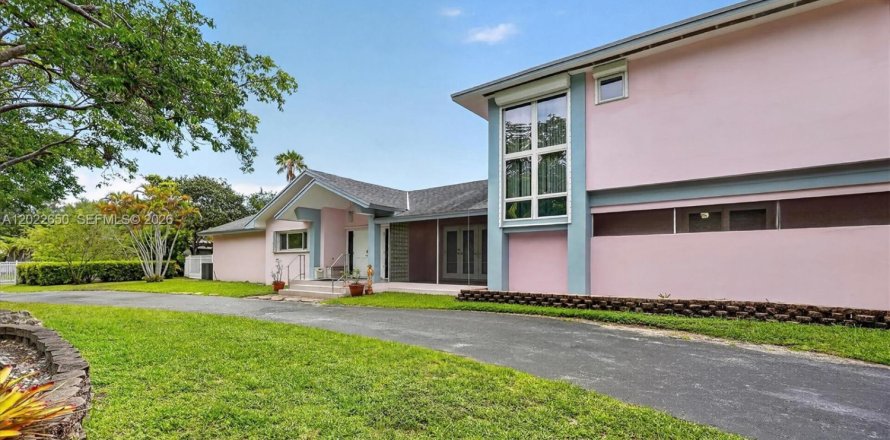 Casa en Pinecrest, Florida 7 dormitorios, 604.24 m2 № 2192120