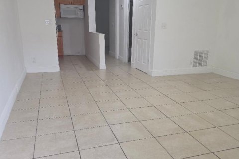 Appartement à louer à Oakland Park, Floride: 1 chambre, 225.2 m2 № 2189899 - photo 5