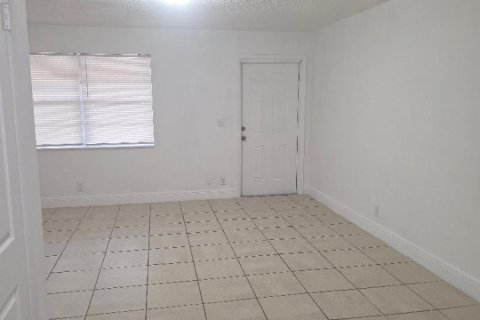 Appartement à louer à Oakland Park, Floride: 1 chambre, 225.2 m2 № 2189899 - photo 3
