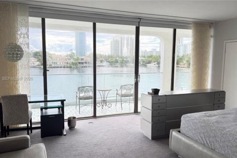 Condominio en alquiler en Aventura, Florida, 2 dormitorios, 237.83 m2 № 2066967 - foto 10