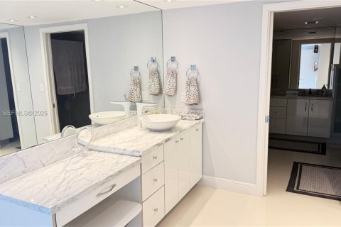 Condominio en alquiler en Aventura, Florida, 2 dormitorios, 237.83 m2 № 2066967 - foto 13