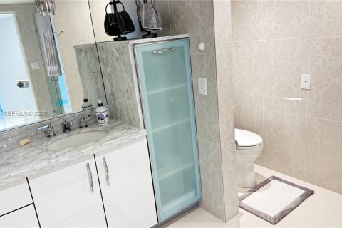 Condominio en alquiler en Aventura, Florida, 2 dormitorios, 237.83 m2 № 2066967 - foto 16