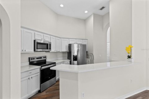 Villa ou maison à vendre à Kissimmee, Floride: 4 chambres, 180.32 m2 № 2356595 - photo 5