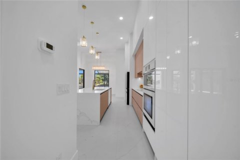 Villa ou maison à vendre à Cape Coral, Floride: 4 chambres, 179.77 m2 № 2199493 - photo 11