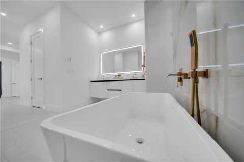Villa ou maison à vendre à Cape Coral, Floride: 4 chambres, 179.77 m2 № 2199493 - photo 28