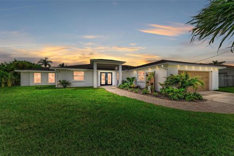 Villa ou maison à vendre à Holmes Beach, Floride: 4 chambres, 224.73 m2 № 1900804 - photo 1