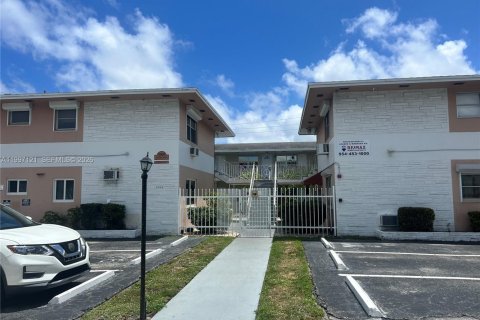 Apartment in Hollywood, Florida 1 bedroom, 58.06 sq.m. № 2256139 - photo 8