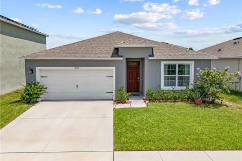 House in Saint Cloud, Florida 4 bedrooms, 170.01 sq.m. № 1849650 - photo 1