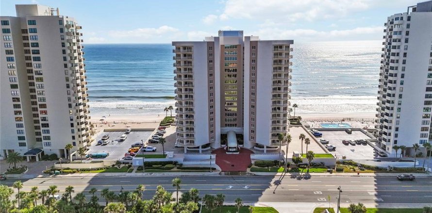 Condominio en Daytona Beach, Florida, 3 dormitorios  № 1870456