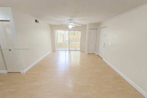 Condo in Sunrise, Florida, 1 bedroom  № 2068062 - photo 4