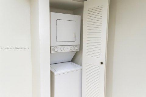 Condo in Sunrise, Florida, 1 bedroom  № 2068062 - photo 7