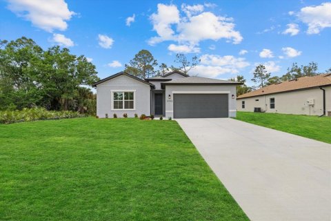 House in North Port, Florida 4 bedrooms, 184.88 sq.m. № 1680739 - photo 1